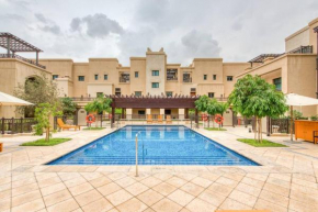 Downtown 1BR, stunning Burj views; Attareen, Old Town, Dubai